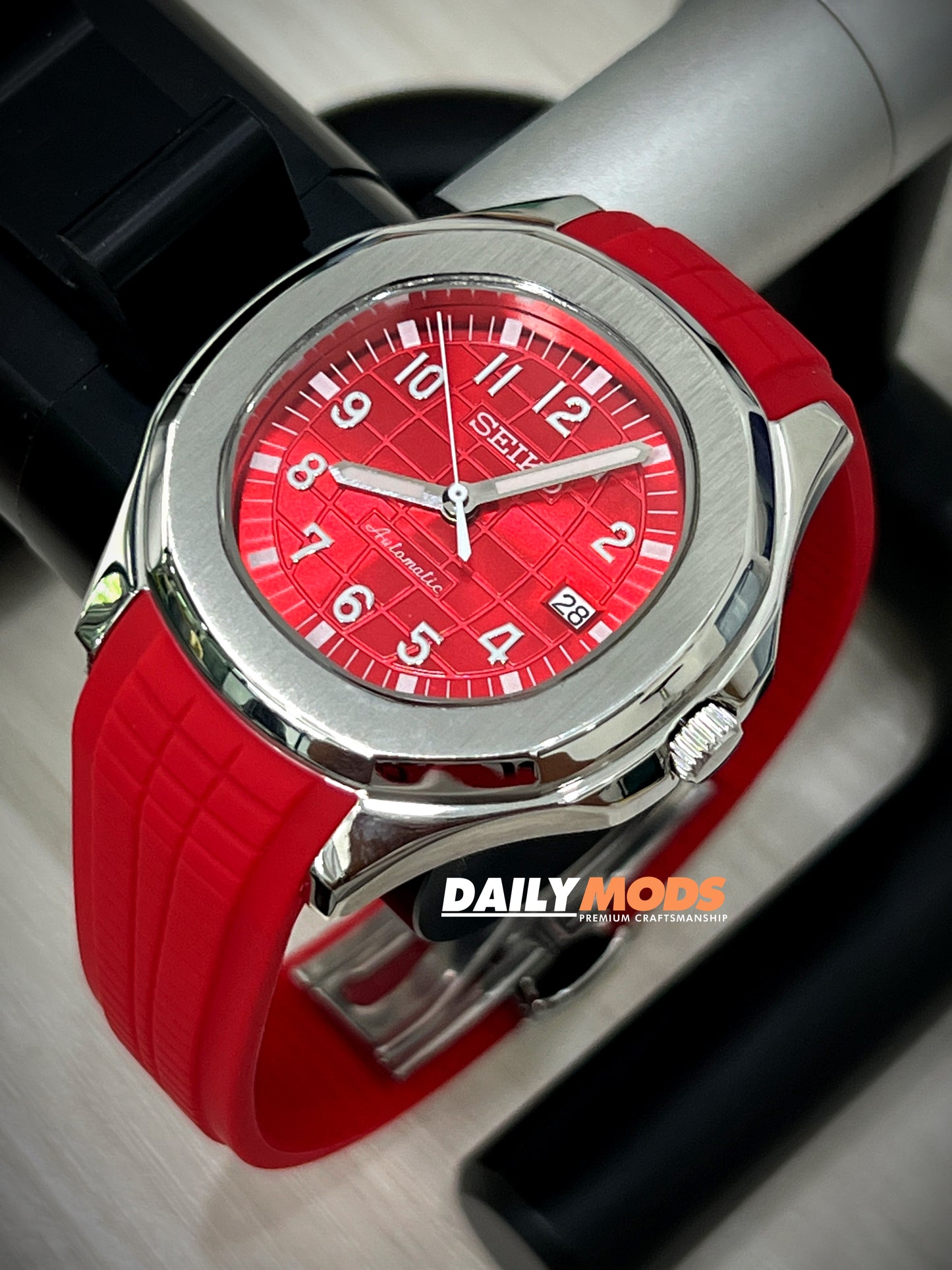 Aquanaut Red