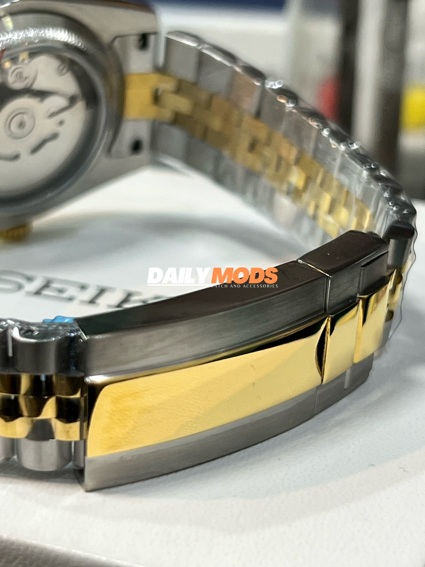 Two-Tone YG DJ White Stud