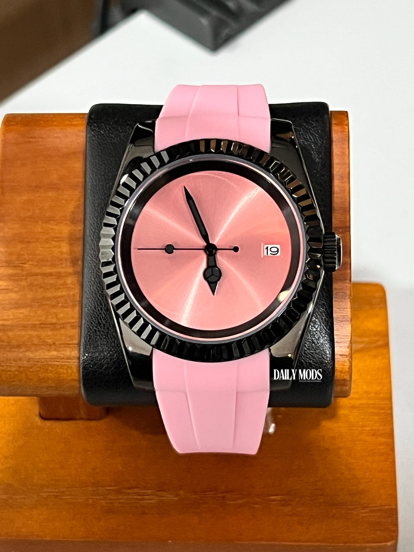 DJ Pink Minimalist